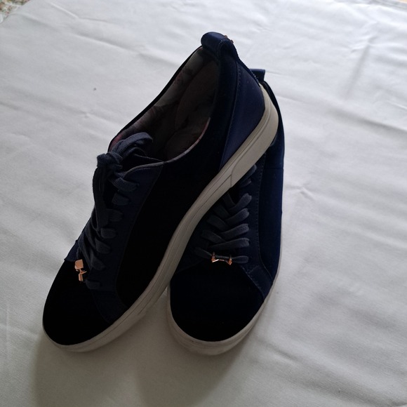 Ted Baker Navy Velvet Bow Sneakers Trainers Women Size 7 Rose Gold Accent - Picture 10 of 12